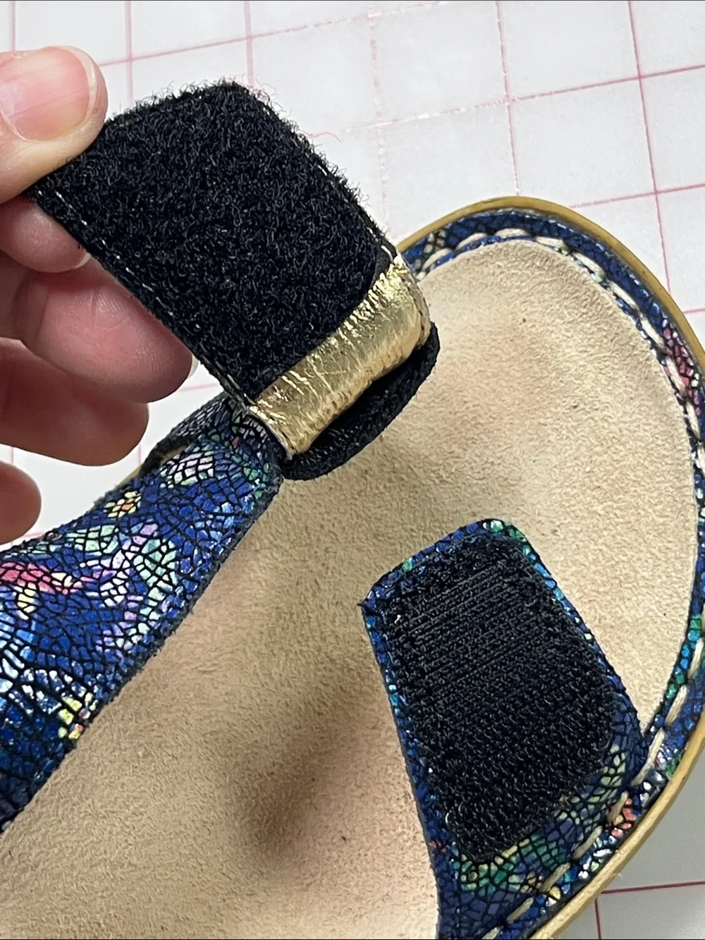 ALEGRIA Kendra Summer Casual Birdland Multi Navy T-Strap Wedge Slip-On Sandals 8